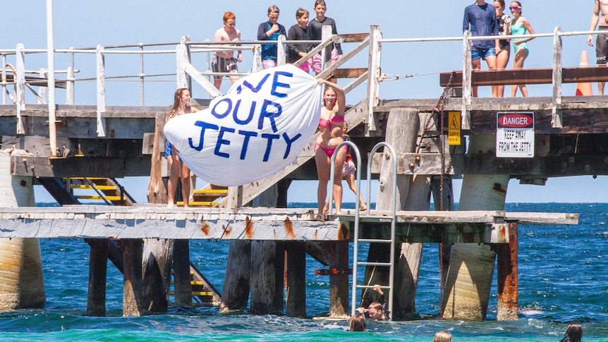 Tumby Bay community rallies to save seaside town’s broken 116-year-old jetty