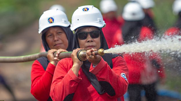 The all-women crew fighting Indonesia’s peatland fires