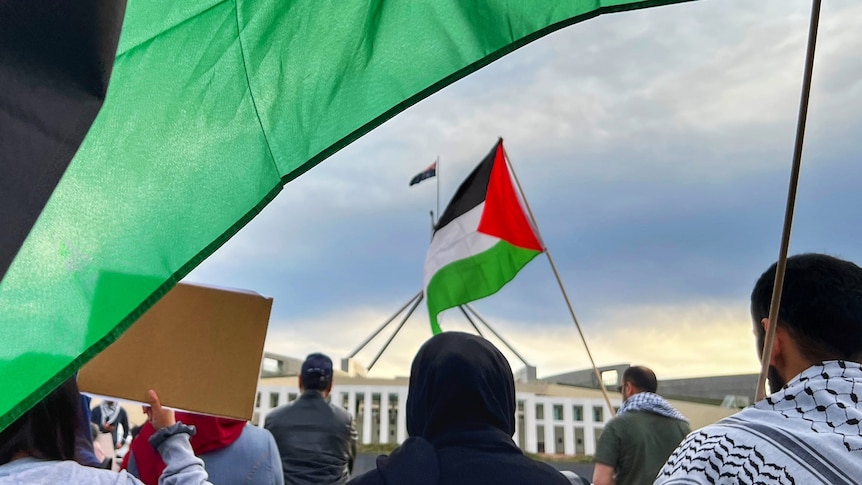 AnalysisAlbanese is trying to unite Australians amid the war in Gaza — but as tensions increase, where will it all end?